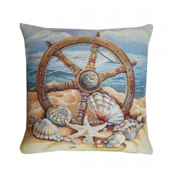 Quadratisches Gobelin-Dekokissen mit Steuerrad, Muscheln und Seestern auf hellem Grund freigestellt.