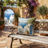 Mediterranes Gobelin-Dekokissen mit Zitronenbaum-Motiv auf Holzbank auf der Terrasse für Sommerdeko.