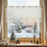 Plauener Spitze Scheibengardine im winterlichen Wohnzimmer stilvoll mit Kerzen am Holzfenster dekoriert.
