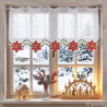 Kurze weiße Scheibengardine aus Plauener Spitze mit rot-goldenen Weihnachtssternen am Holzfenster im Winter.