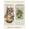 Gesticktes Heimtextilien-Fensterbild am Baumstumpf mit bunten Vögeln, Beeren und gelben Pilzen, im Fenster hängend.