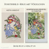 Gesticktes Heimtextilien-Fensterbild mit blauem Krug, Vögeln und pinken Blumen, dekorativ im Fenster hängend.