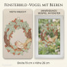 Gesticktes Heimtextilien-Fensterbild als Ast-Kranz mit Beeren, grünem Laub und einem kleinen Vogel im Fenster.