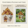 Detailreiches Fensterbild mit Pilzhaus und Hase im Fenster als frühlingshafte Heimtextilien.