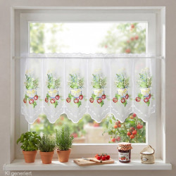 Halbtransparente Scheibengardine in Weiß mit Kräuter-Stickerei am Küchenfenster mit Dekoration. 35 cm hoch