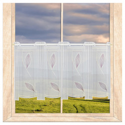 Transparente weiße Kurzgardine mit Blättermotiv und Schlaufen, elegante Heimtextilien für das Fenster.