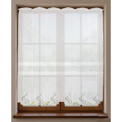 Raffgardine Livia am Holzfenster