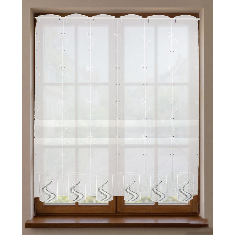 Raffgardine Livia am Holzfenster