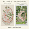 Plauener Spitze Fensterbild mit filigranen Orchideenrispen in Rosa und Grün, am Fenster hängend.