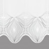 Nahaufnahme einer halbtransparenten Scheibengardine in Schwarz-grau mit feiner, geschwungener Stickerei.