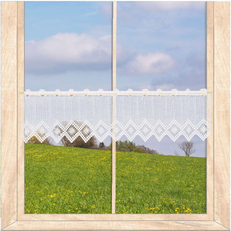 Weiße, halbtransparente Scheibengardine mit traditionellem Häkelmuster und Blumenkante,  Heimtextilien für das Fenster. 18 cm hoch