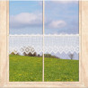 Weiße, halbtransparente Scheibengardine mit traditionellem Häkelmuster und Blumenkante,  Heimtextilien für das Fenster. 18 cm hoch